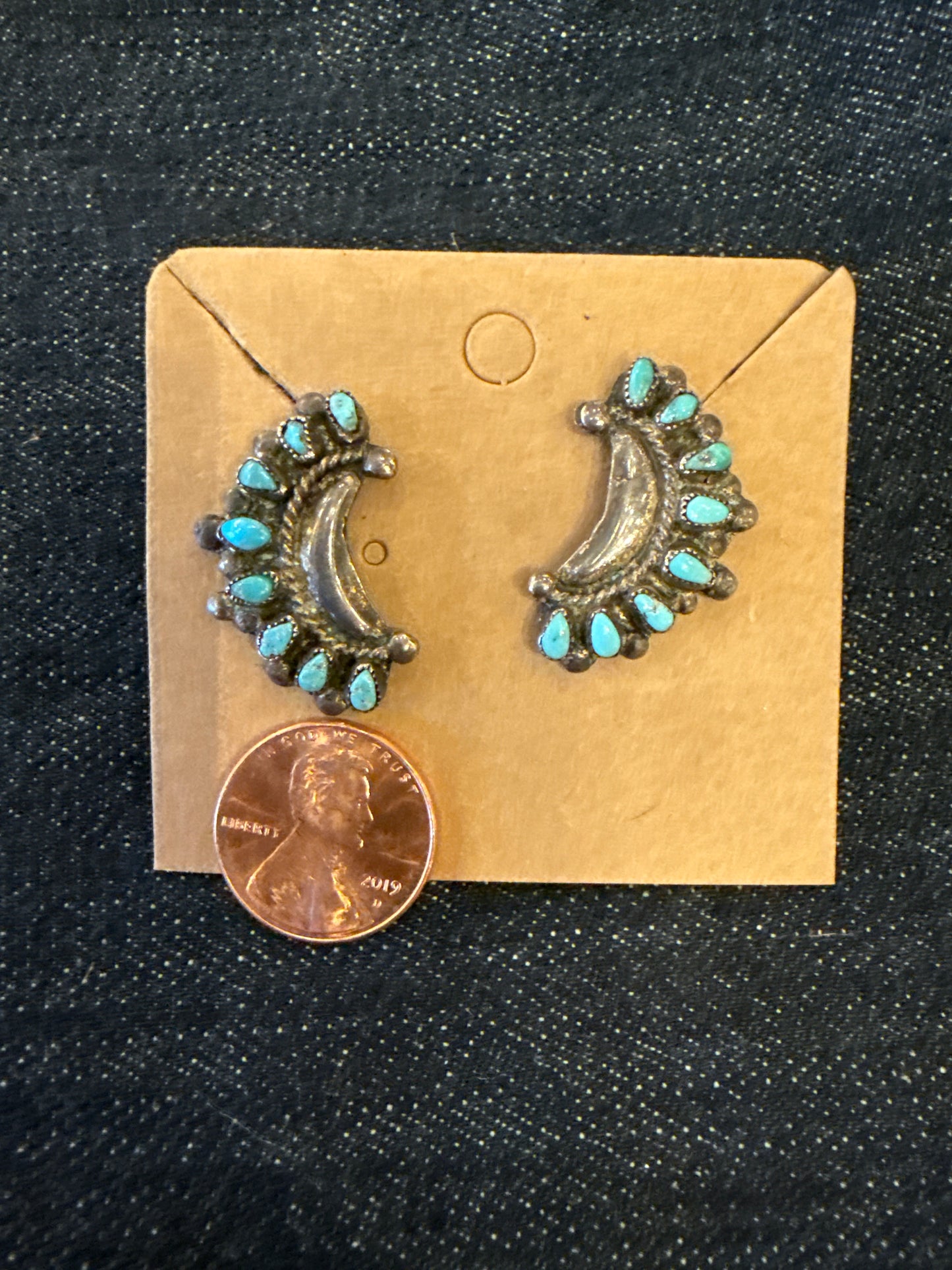 Vintage Two Tone Needle Point Turquoise Screw-On Earrings