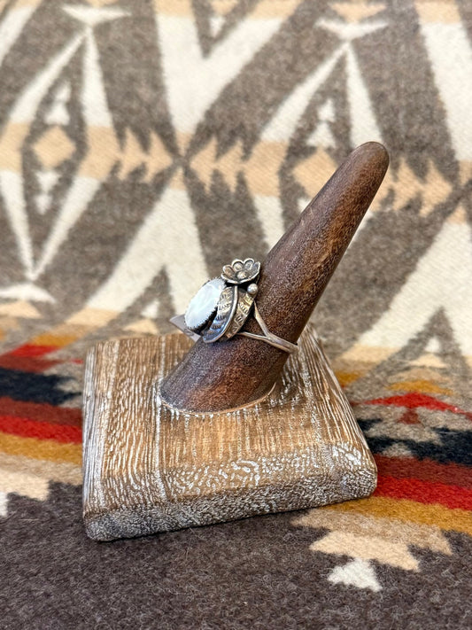 Vintage Navajo Mother of Pearl Ring