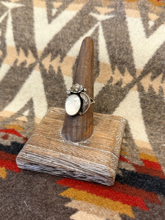 Vintage Navajo Mother of Pearl Ring
