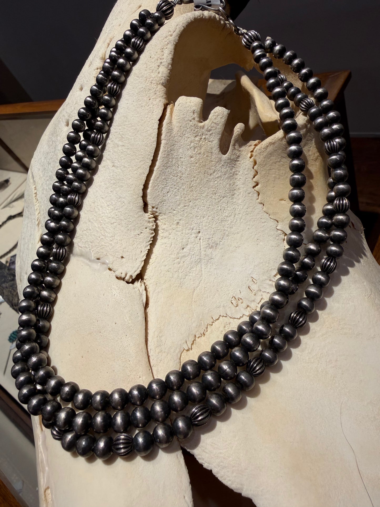 5mm 3 Strand Riveted Alternating Silver Pearls