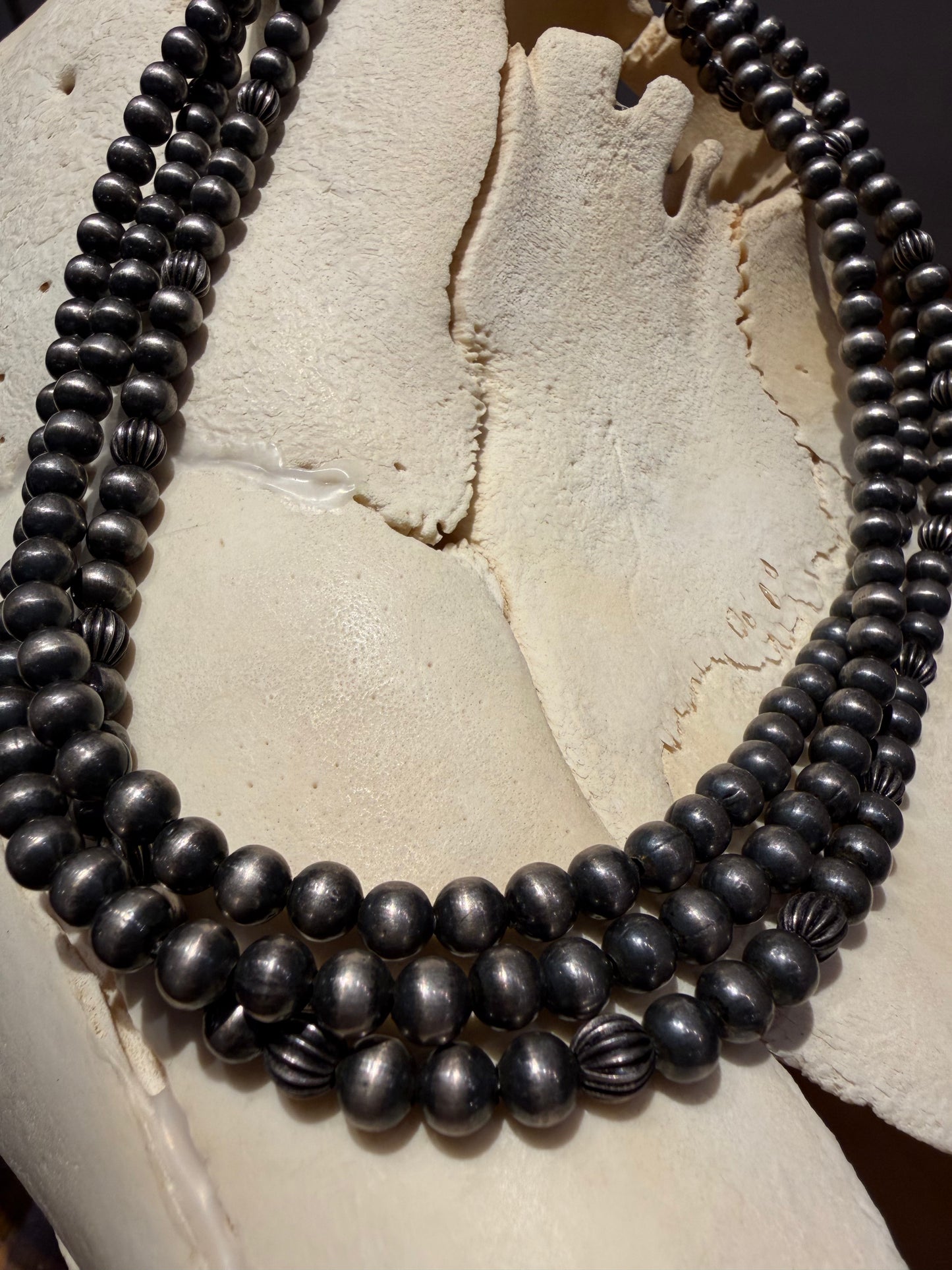 5mm 3 Strand Riveted Alternating Silver Pearls