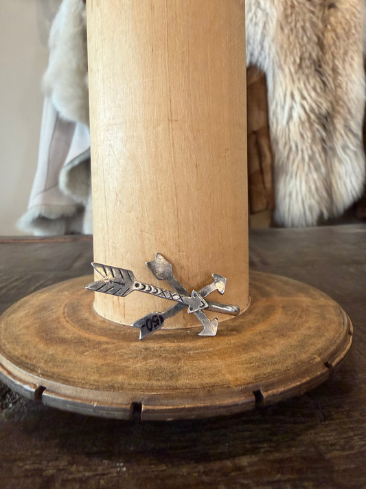 Crossing Arrows Hat Pin