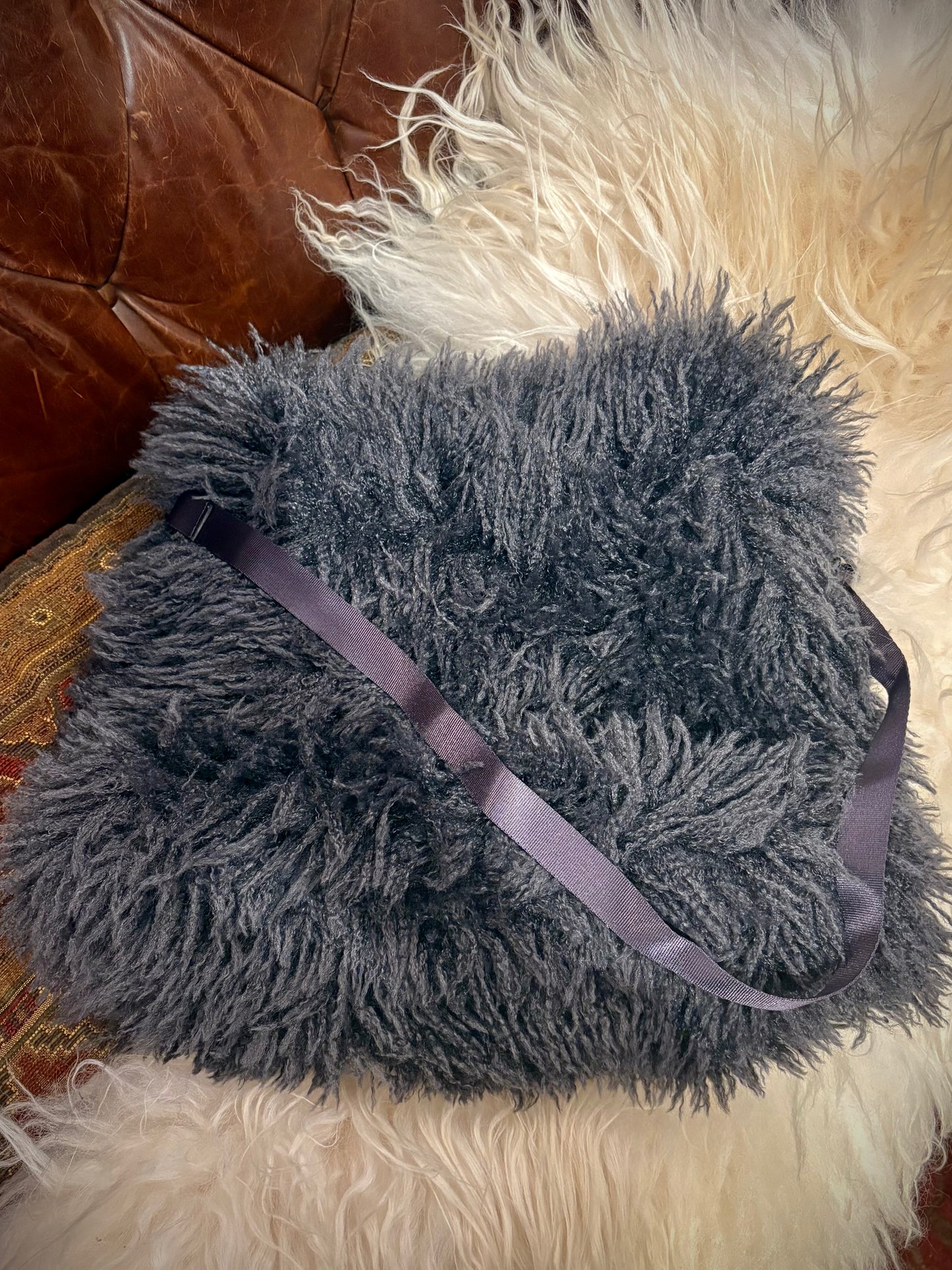 ZHTISAH Fluffy Crossbody Bag