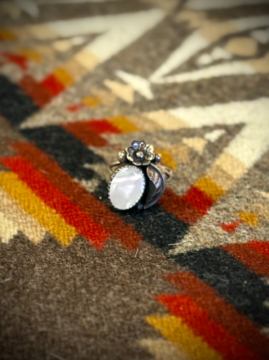 Vintage Navajo Mother of Pearl Ring