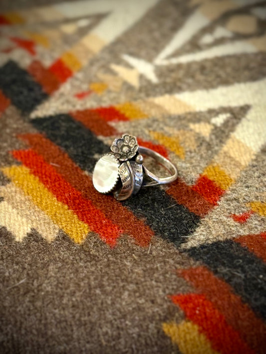 Vintage Navajo Mother of Pearl Ring
