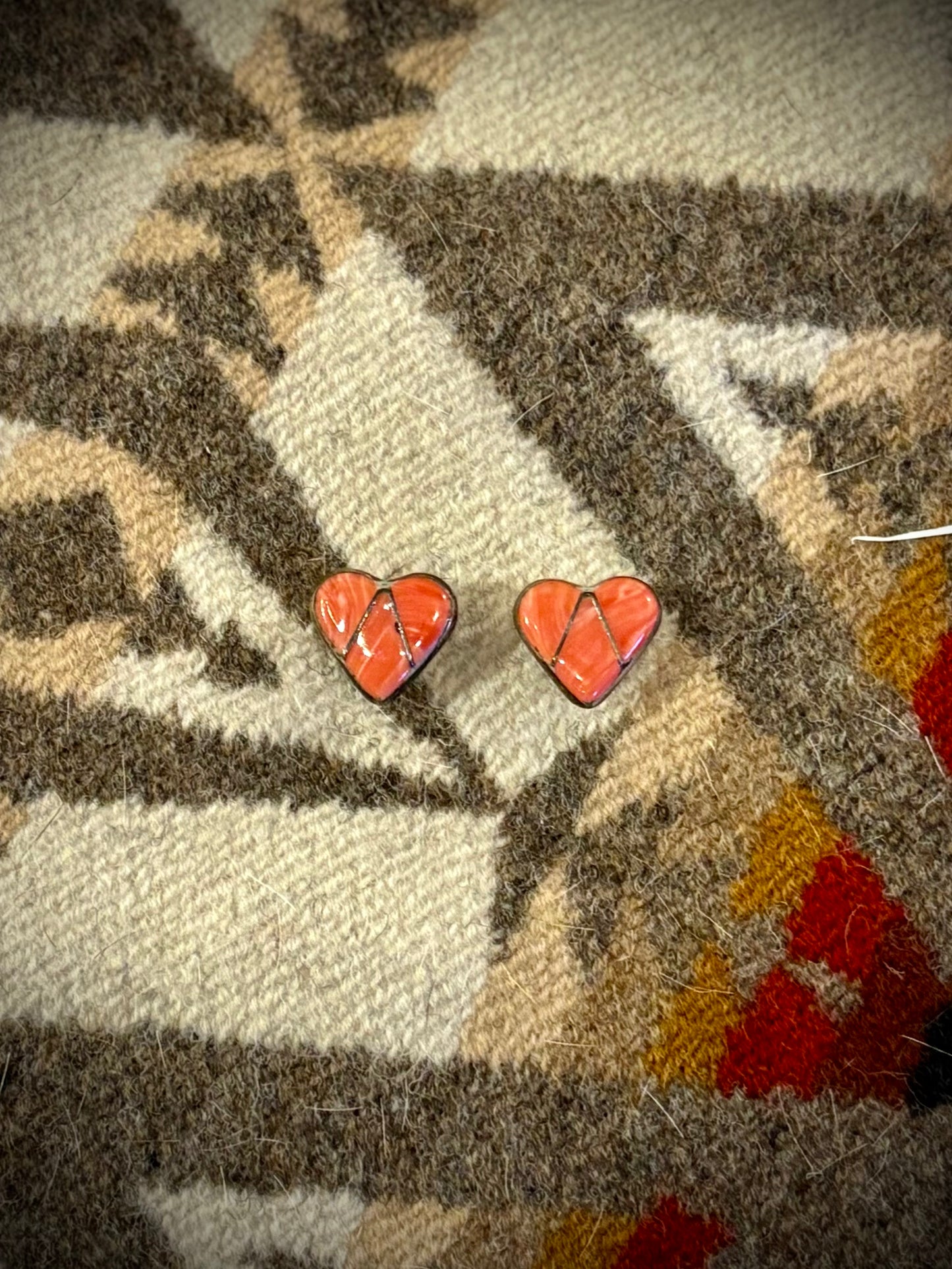 Spiny Oyster Inlay Heart Earrings