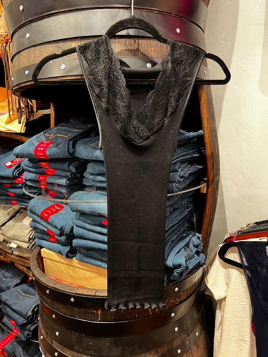 Oscalito - Wide Lace V Neck - Black