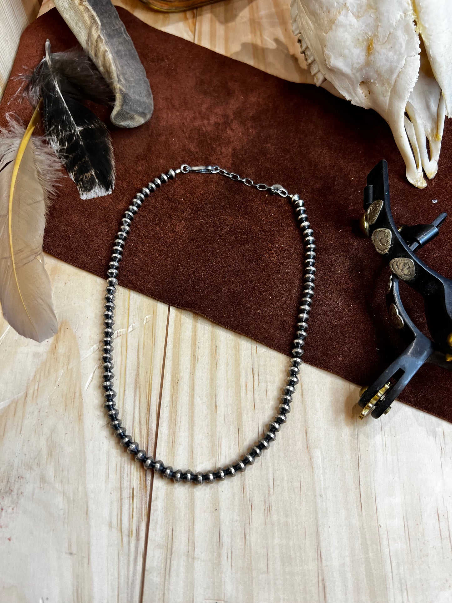 18" 6mm Saucer Silver Pearls